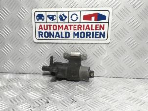Używane Dodatkowa pompa wodna Mercedes E Combi (S210) 2.7 E-270 CDI 20V Cena € 35,00 Procedura marży oferowane przez Automaterialen Ronald Morien B.V.