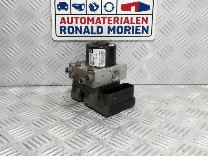 Używane Pompa ABS Volkswagen Jetta III (1K2) 1.4 TSI 122 16V Cena € 65,00 Procedura marży oferowane przez Automaterialen Ronald Morien B.V.
