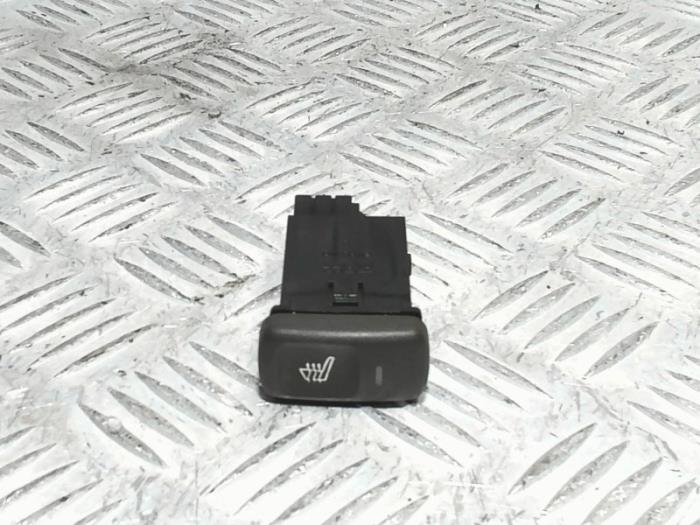 Seat heating switch from a Volvo V40 (VW) 1.8 16V 2000