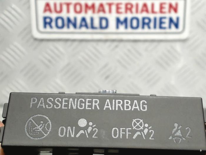 Begagnade Innerdisplay Opel Astra Mk.7 1.4 Turbo 16V Pris € 9,99 Inklusive moms erbjuds av Automaterialen Ronald Morien B.V.