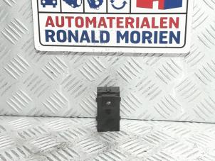 Used Electric window switch Opel Astra Mk.7 1.4 Turbo 16V Price € 9,99 Inclusive VAT offered by Automaterialen Ronald Morien B.V.