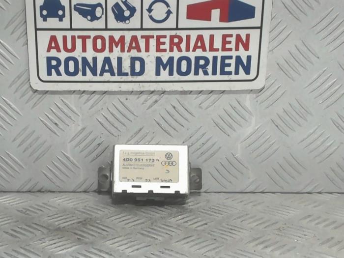 Begagnade Larmmodul Audi A8 (D2) 2.8 V6 Pris € 19,00 Marginaltabell erbjuds av Automaterialen Ronald Morien B.V.