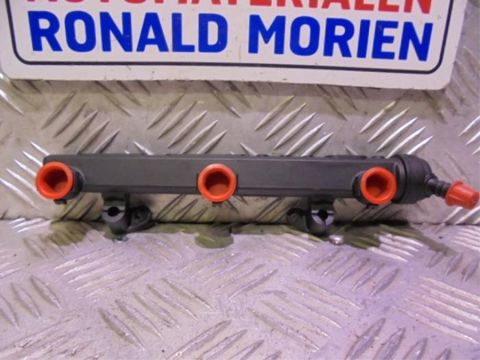 Usagé Distributeur de carburant Volkswagen UP Prix € 35,00 Règlement à la marge proposé par Automaterialen Ronald Morien B.V.