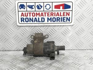 Używane Dodatkowa pompa wodna Mercedes E (W210) 3.0 E-300D Turbo 24V Cena € 25,00 Procedura marży oferowane przez Automaterialen Ronald Morien B.V.