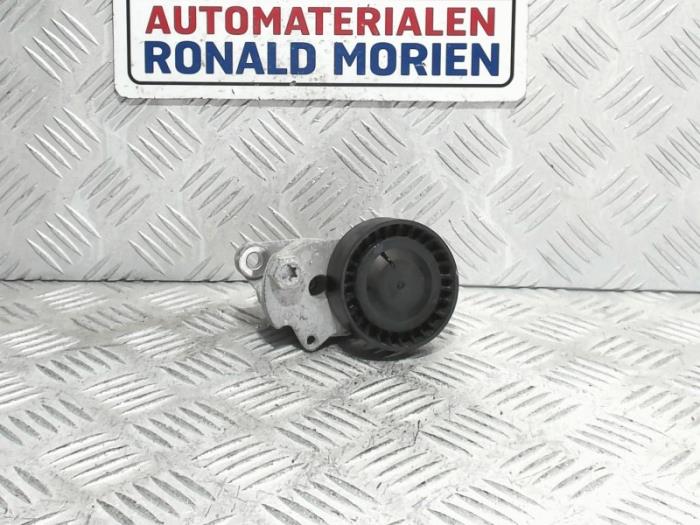 Usados Rodillo tensor correa múltiple Volkswagen Golf VII (AUA) 1.4 TSI 16V Precio € 18,14 IVA incluido ofrecido por Automaterialen Ronald Morien B.V.