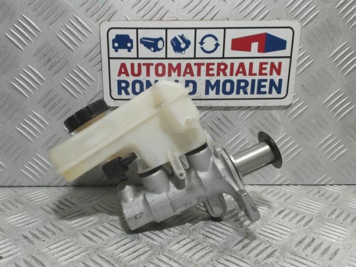 Master cylinder from a Volkswagen Golf 2015