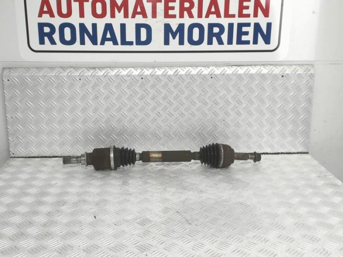 Gebrauchte Antriebswelle links vorne Renault Scénic II (JM) 1.5 dCi 100 Preis € 40,00 Margenregelung angeboten von Automaterialen Ronald Morien B.V.