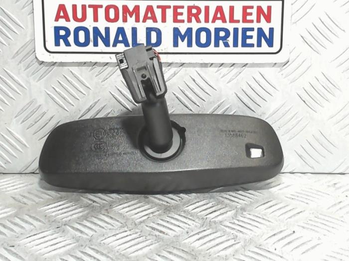 Rear view mirror from a Opel Insignia Grand Sport 1.5 Turbo 16V 165 2018