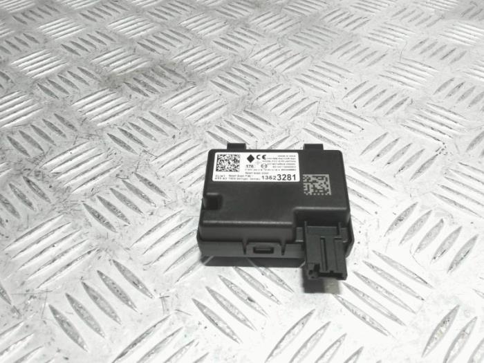 Gebrauchte Antenne Opel Insignia Grand Sport 1.5 Turbo 16V 165 Preis € 10,00 Margenregelung angeboten von Automaterialen Ronald Morien B.V.