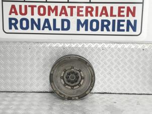 Używane Dwumasowe kolo zamachowe Opel Insignia Grand Sport 1.5 Turbo 16V 165 Cena € 175,00 Procedura marży oferowane przez Automaterialen Ronald Morien B.V.