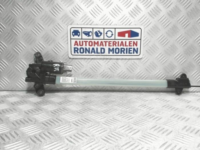 Używane Roleta prawa Audi A8 Cena € 75,00 Z VAT oferowane przez Automaterialen Ronald Morien B.V.