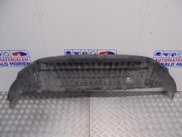 Usados Parachoque placa base Audi A8 Precio € 30,00 IVA incluido ofrecido por Automaterialen Ronald Morien B.V.