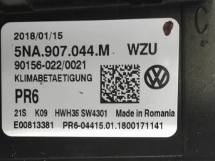 Usagé Panneau de commande clim Volkswagen Tiguan (5N1/2) 1.4 TSI 16V Prix € 125,00 Règlement à la marge proposé par Automaterialen Ronald Morien B.V.