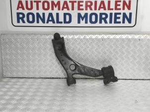 Używane Wahacz zawieszenia prawy przód Ford C-Max (DM2) 1.8 16V Flexifuel Cena € 29,00 Procedura marży oferowane przez Automaterialen Ronald Morien B.V.