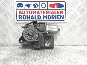 Usados Motor de ventanilla de puerta Renault Megane III Grandtour (KZ) 1.5 dCi 110 Precio € 25,00 Norma de margen ofrecido por Automaterialen Ronald Morien B.V.