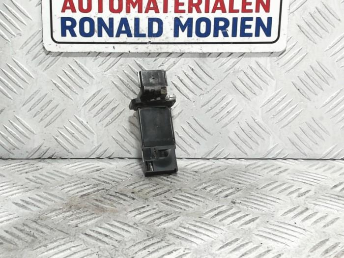 Usagé Débitmètre Opel Karl 1.0 12V Prix € 39,00 Règlement à la marge proposé par Automaterialen Ronald Morien B.V.