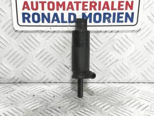Used Headlight washer pump Audi TT (8N3) 3.2 V6 24V Quattro Price € 10,00 Margin scheme offered by Automaterialen Ronald Morien B.V.