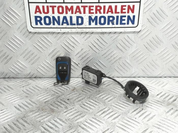 Używane Modul immobilizera Opel Adam 1.4 16V Cena € 25,00 Procedura marży oferowane przez Automaterialen Ronald Morien B.V.