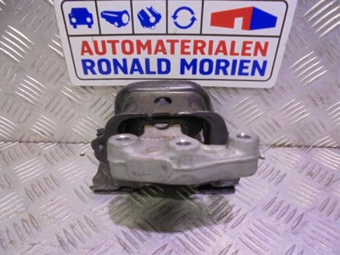 Used Engine mount Opel Crossland (X) 1.6 CDTi 120 Price € 20,00 Margin scheme offered by Automaterialen Ronald Morien B.V.