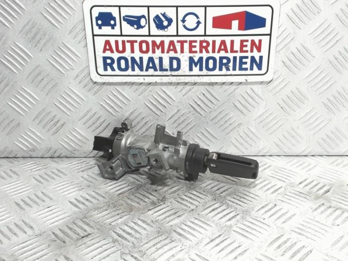 Używane Stacyjka + Kluczyk Seat Leon ST (5FF) 1.5 TSI 16V Cena € 29,00 Procedura marży oferowane przez Automaterialen Ronald Morien B.V.