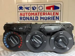 Gebrauchte Heizung Bedienpaneel Opel Corsa E 1.0 SIDI Turbo 12V Preis € 25,00 Margenregelung angeboten von Automaterialen Ronald Morien B.V.