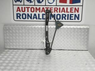 Usagé Mécanique vitre 4portes arrière gauche Volkswagen Amarok Prix € 29,00 Règlement à la marge proposé par Automaterialen Ronald Morien B.V.