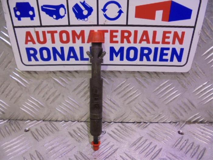 Używane Wtryskiwacz (Diesel) Ford Focus 1 Wagon 1.8 TDdi Cena € 15,00 Procedura marży oferowane przez Automaterialen Ronald Morien B.V.