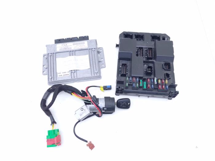 Used Engine management computer Peugeot 307 (3A/C/D) 1.4 Price € 75,00 Margin scheme offered by Automaterialen Ronald Morien B.V.