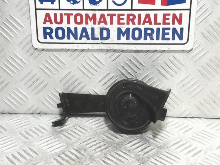 Używane Klakson Audi A7 Sportback (4GA/4GF) 3.0 TDI Clean Diesel V6 24V Quattro Cena € 25,00 Z VAT oferowane przez Automaterialen Ronald Morien B.V.