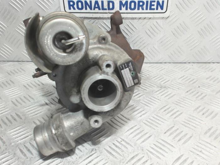 Turbo from a Renault Clio III (BR/CR) 1.5 dCi 75 FAP 2011