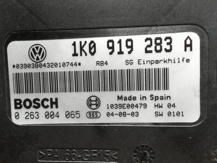Ordenador asistencia de estacionamiento de un Volkswagen Golf V 4Motion (1K1) 2.0 TDI 16V 2004