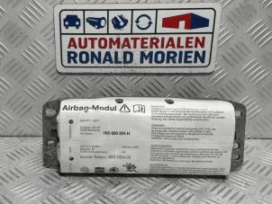 Usagé Airbag droite (tableau de bord) Volkswagen Golf V 4Motion (1K1) 2.0 TDI 16V Prix € 35,00 Règlement à la marge proposé par Automaterialen Ronald Morien B.V.