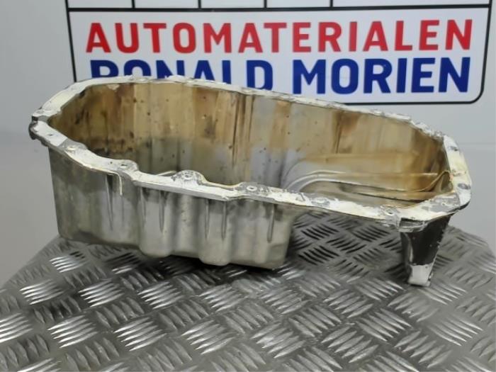 Usagé Couvercle carter Volkswagen Polo IV (9N1/2/3) 1.4 16V Prix € 50,00 Règlement à la marge proposé par Automaterialen Ronald Morien B.V.