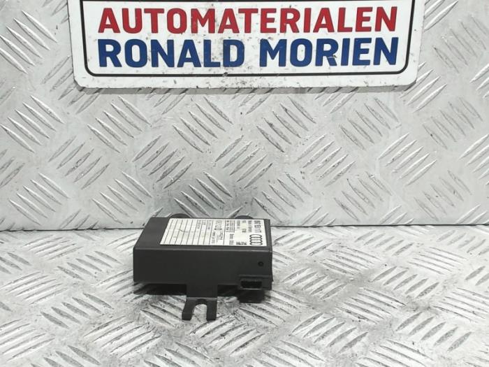 Alarm Modul van een Audi TT (8N3) 1.8 T 20V Quattro 2004
