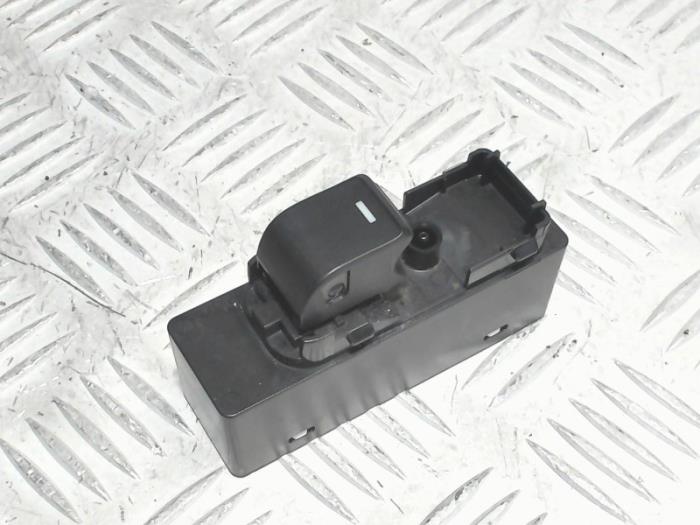 Usados Interruptor de ventanilla eléctrica Mazda 6 (GJ/GH/GL) 2.2 SkyActiv-D 150 16V Precio € 19,00 Norma de margen ofrecido por Automaterialen Ronald Morien B.V.