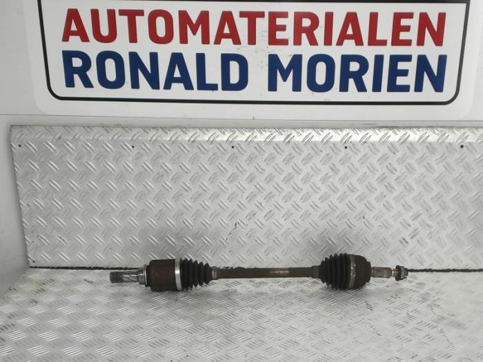 Gebrauchte Antriebswelle links vorne Renault Clio III (BR/CR) 1.5 dCi 75 FAP Preis € 45,00 Margenregelung angeboten von Automaterialen Ronald Morien B.V.