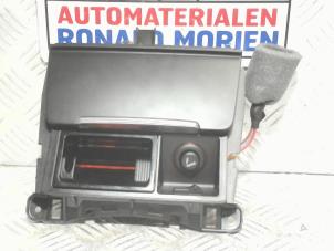 Gebrauchte Aschenbecher vorne Audi A5 Sportback Quattro (B8H/B8S) 2.0 TDI 16V Preis € 20,00 Mit Mehrwertsteuer angeboten von Automaterialen Ronald Morien B.V.