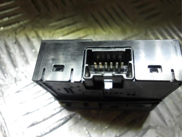 Interruptor de luz de pánico de un Suzuki Swift (ZA/ZC/ZD) 1.2 16V 2010