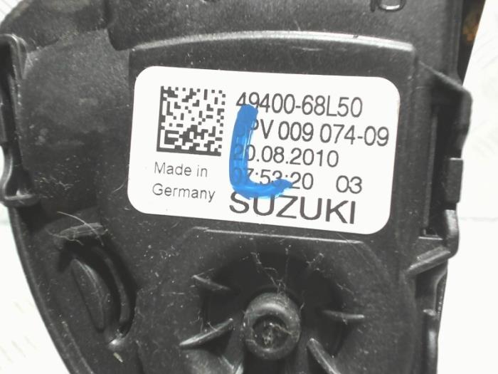 Accelerator pedal from a Suzuki Swift (ZA/ZC/ZD) 1.2 16V 2010