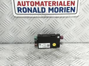 Used Module USB Volkswagen Golf VII (AUA) 2.0 TDI 150 16V Price € 29,00 Inclusive VAT offered by Automaterialen Ronald Morien B.V.