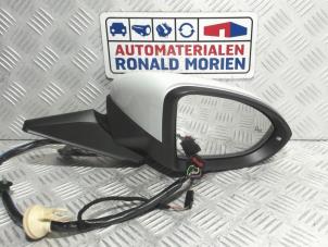Used Wing mirror, right Volkswagen Golf VII (AUA) 2.0 TDI 150 16V Price € 90,75 Inclusive VAT offered by Automaterialen Ronald Morien B.V.