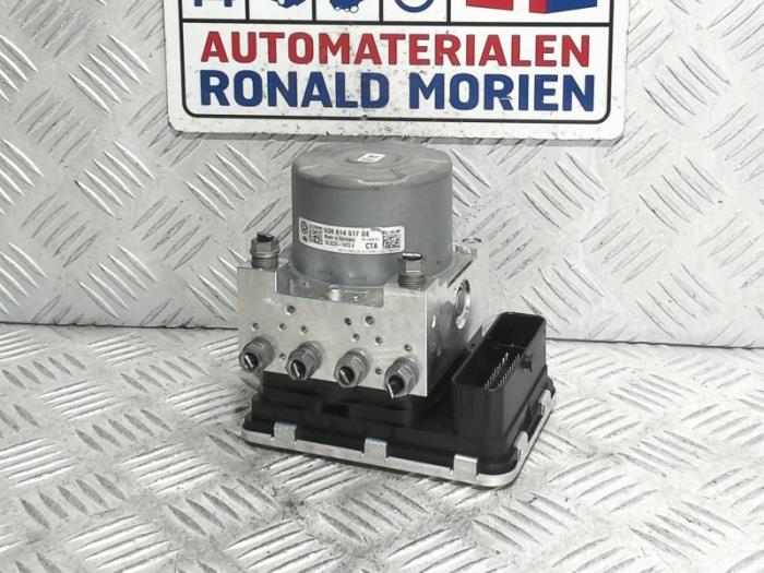 Begagnade ABS-pump Volkswagen Golf VII (AUA) 2.0 TDI 150 16V Pris € 66,55 Inklusive moms erbjuds av Automaterialen Ronald Morien B.V.