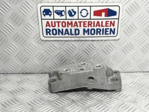 Used Gearbox mount Volkswagen Golf VII (AUA) 2.0 TDI 150 16V Price € 20,00 Inclusive VAT offered by Automaterialen Ronald Morien B.V.