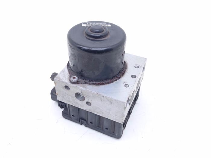 Usagé Bloc ABS Peugeot 206 (2A/C/H/J/S) 2.0 GTI 16V Prix € 25,00 Règlement à la marge proposé par Automaterialen Ronald Morien B.V.