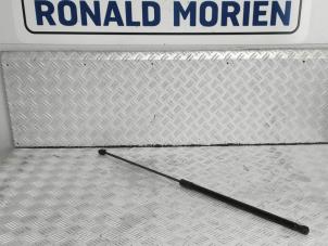 Used Bonnet gas strut, right Volkswagen Golf VII (AUA) 2.0 TDI 150 16V Price € 14,99 Inclusive VAT offered by Automaterialen Ronald Morien B.V.