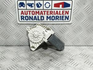 Used Door window motor Volkswagen Golf VII (AUA) 2.0 GTD 16V Price € 19,00 Inclusive VAT offered by Automaterialen Ronald Morien B.V.