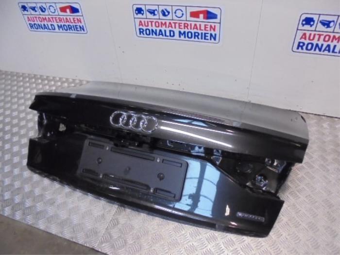 Cubierta de maletero de un Audi A8 (D5) 3.0 V6 24V 60 TFSI e Quattro 2020