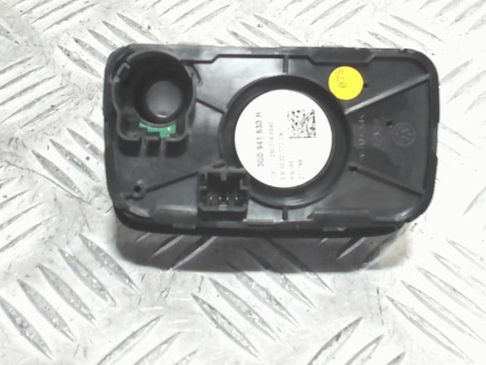 Interruptor de luz de un Volkswagen Passat Variant (3G5) 2.0 TDI 16V 150 2020