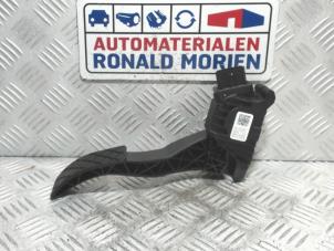 Used Accelerator pedal Volkswagen Passat Variant (3G5) 2.0 TDI 16V 150 Price € 19,00 Inclusive VAT offered by Automaterialen Ronald Morien B.V.