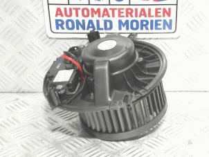 Usagé Moteur de ventilation chauffage Volkswagen Passat Variant (3G5) 2.0 TDI 16V 150 Prix € 60,00 Prix TTC proposé par Automaterialen Ronald Morien B.V.